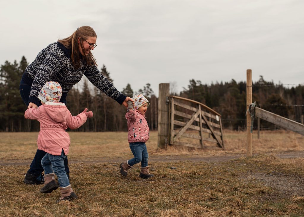 rolig fotografering Jönköping, familjefotograf banar, barnfotograf Taberg