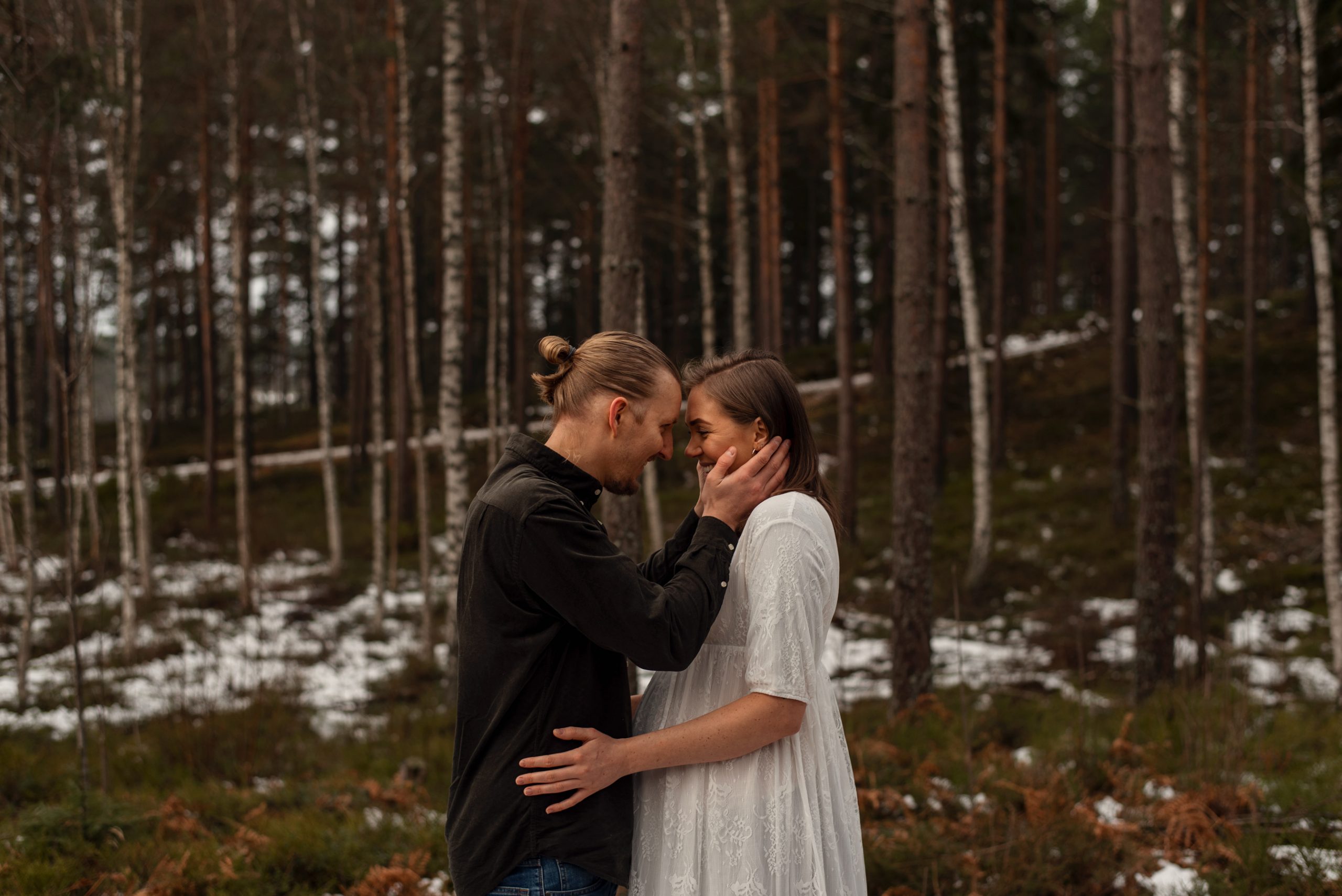 mysig, genuin gravidfotografering, parfotografering, i Taberg utanför Jönköping